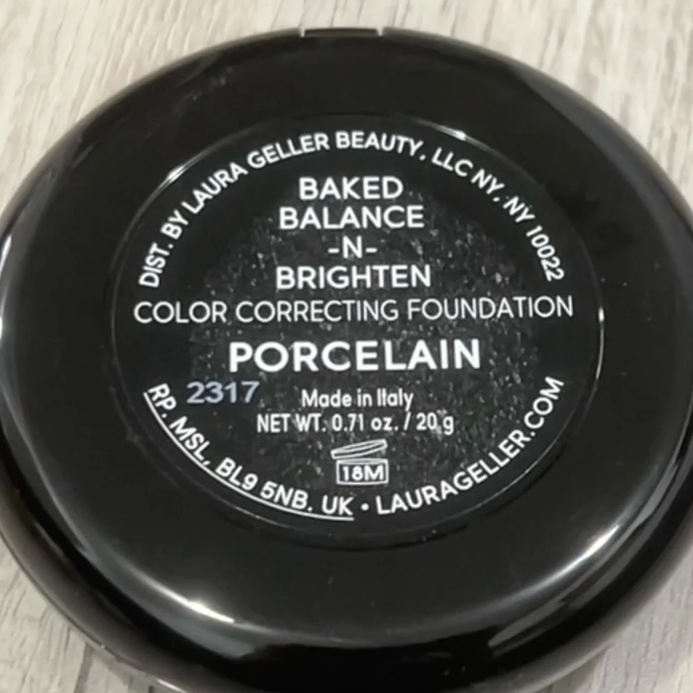 JUMBO size Laura Geller baked Foundation - Porcelain - Picture 2 of 3